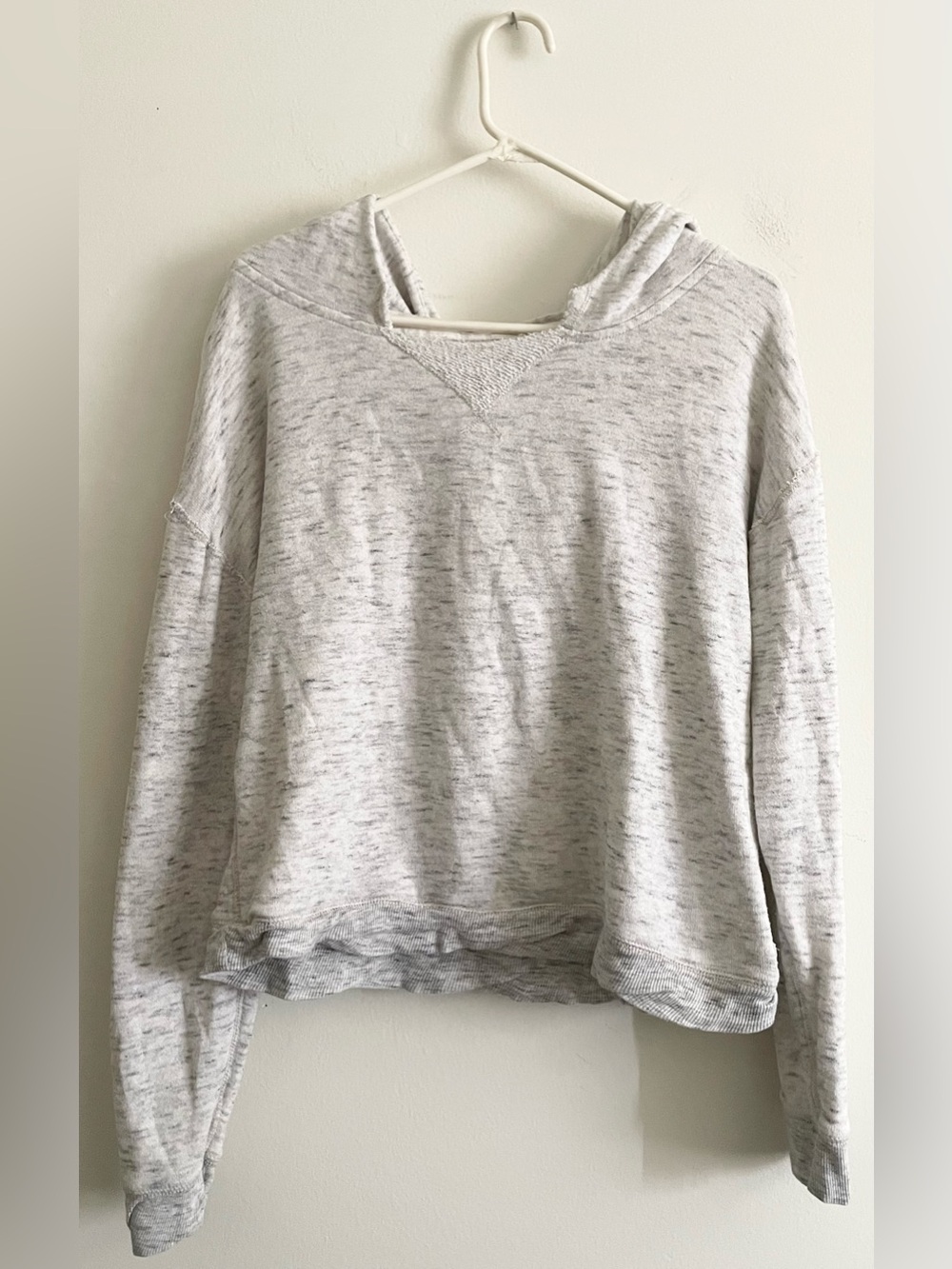 🐮 American Eagle Outfitters Light Gray Marled Hooded Pullover 🐮